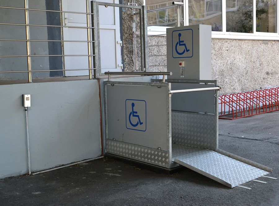 instalación plataforma elevadora sillas de ruedas salvaescaleras en Reus